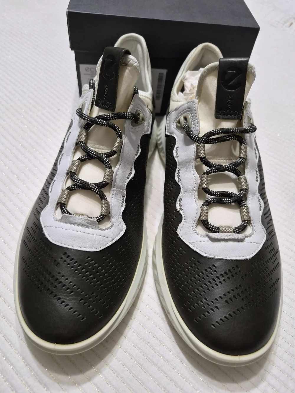 Ecco Men's Olive Green and White Perforated Lace-Up Sneakers